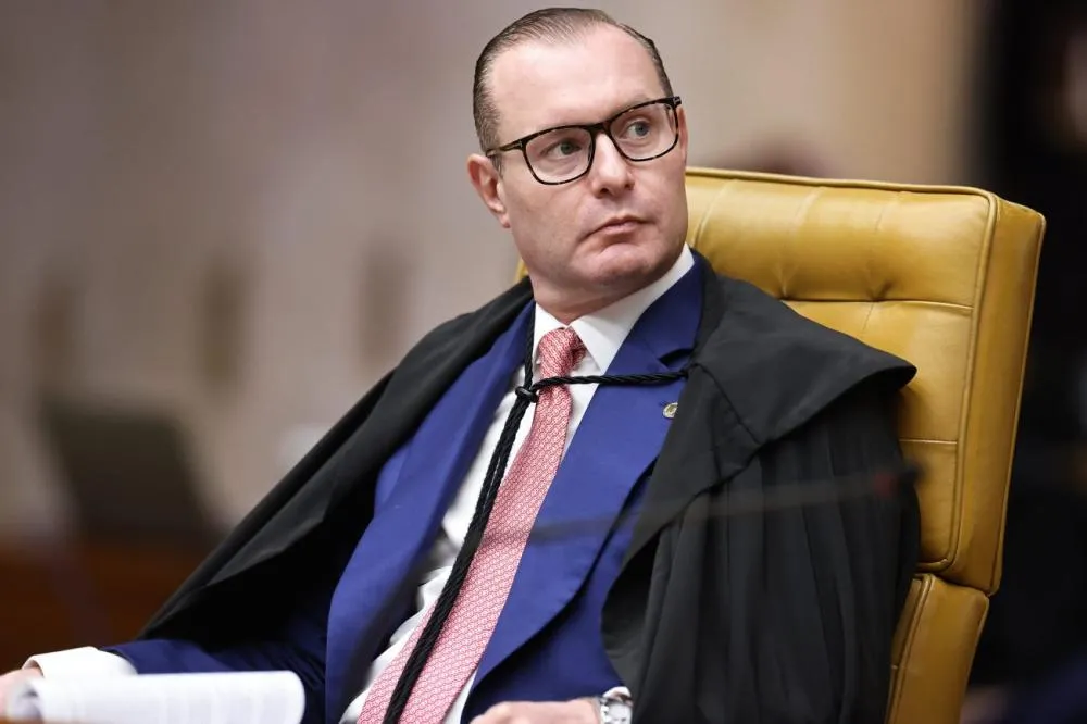 Votação até as 19h: Zanin atende pedidos de Lula e Flávio Bolsonaro e amplia horário em todo o país