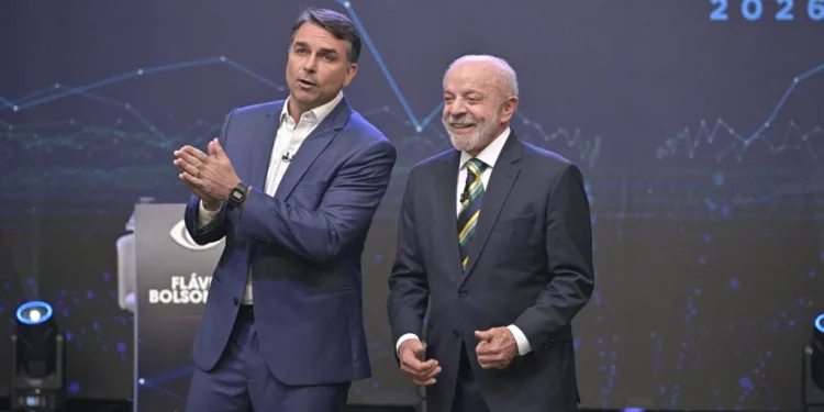Flávio Bolsonaro recebe 69,42% dos votos válidos, enquanto Lula soma 30,58% em Santa Catarina